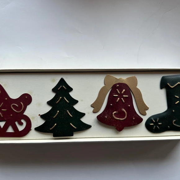 Christmas Napkin Rings Pier 1 Green and Red Metal Set of 4. Hand painted - Picture 5 of 6